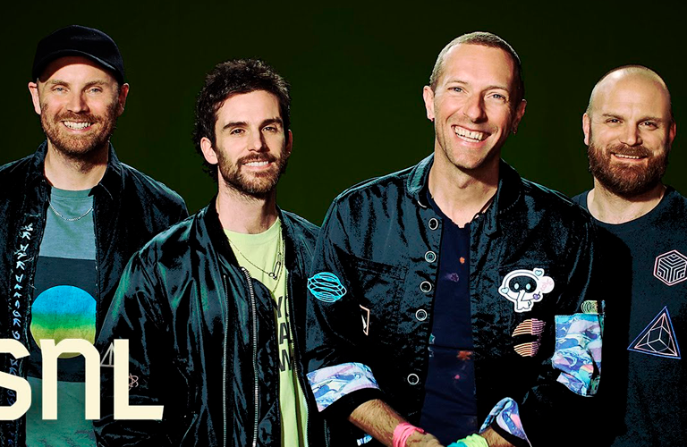 Coldplay entrega emoção em apresentações no "SNL"